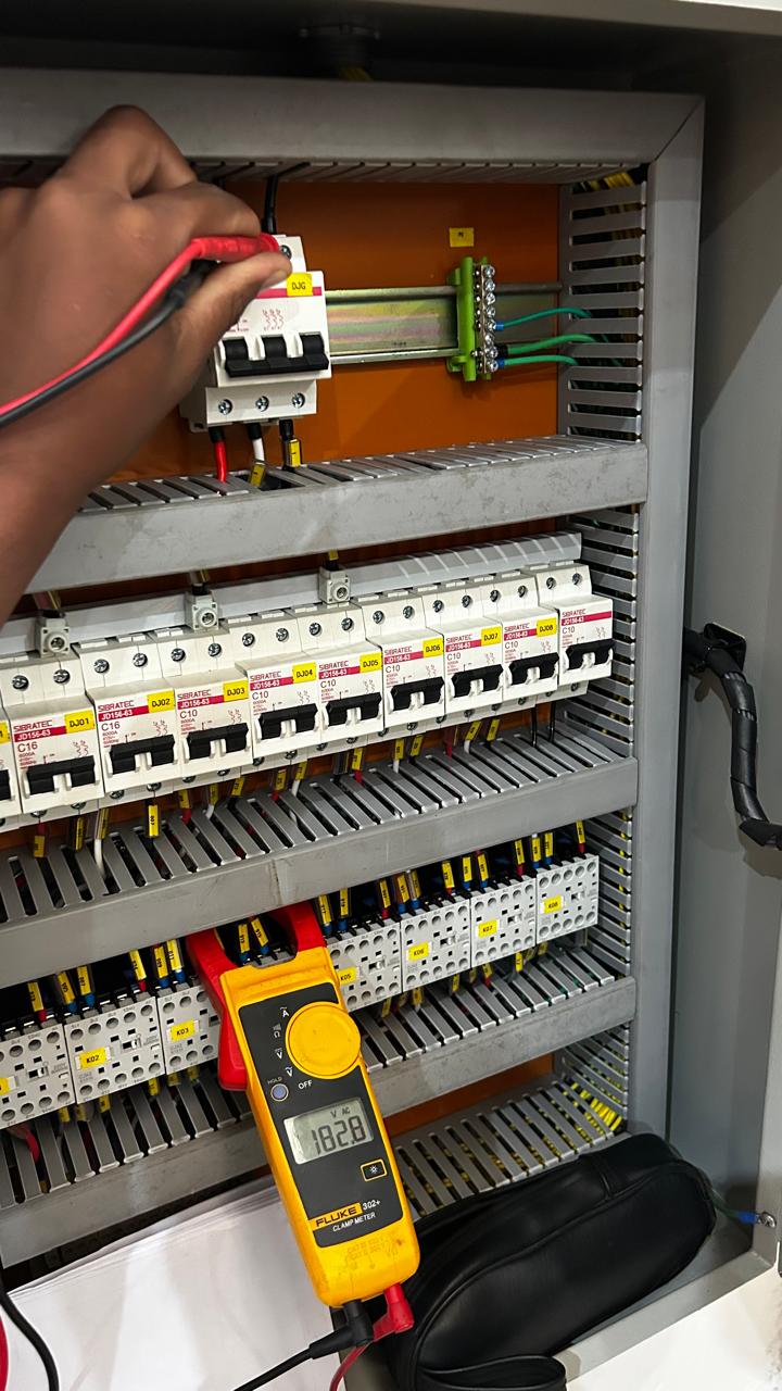 Painel elétrico comercial